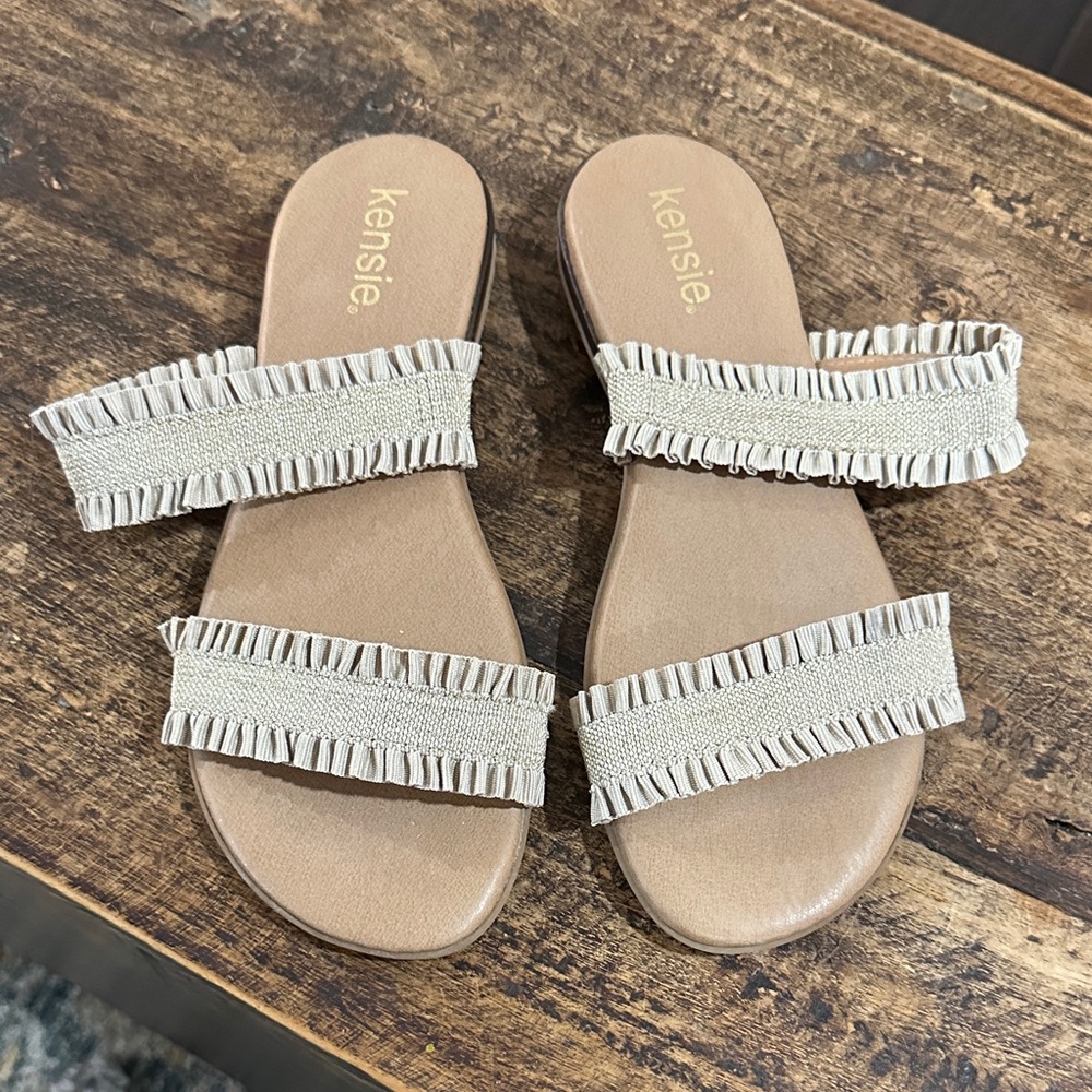 Kensie Women's Cream Fringe Sandals size 8